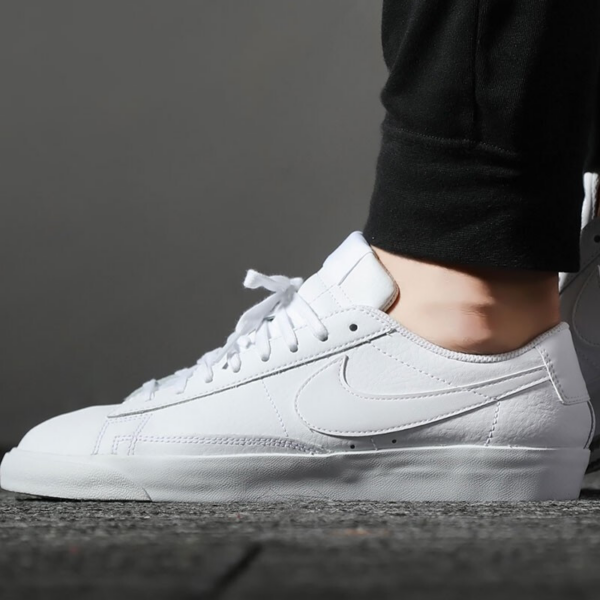 Giày Nike Blazer Low LE 'Triple White' AQ3597-100 - Ảnh 2