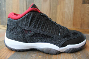 Alternative view of Giày Nike Air Jordan 11 Retro Low IE 'Black Charcoal Red' 2011 306008-001