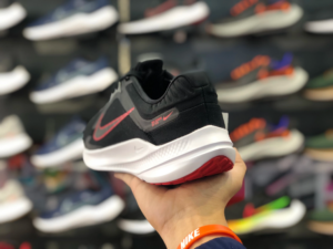 Giay Nike Quest 5 'Black University Red' DD0204-004