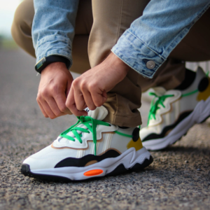Alternative view of Giày Adidas Ozweego 'Cream White Screaming Orange' FX6059