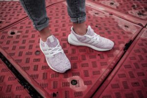 Alternative view of Giày Adidas UltraBoost 4.0 'White & Scarlet Red' BB6169