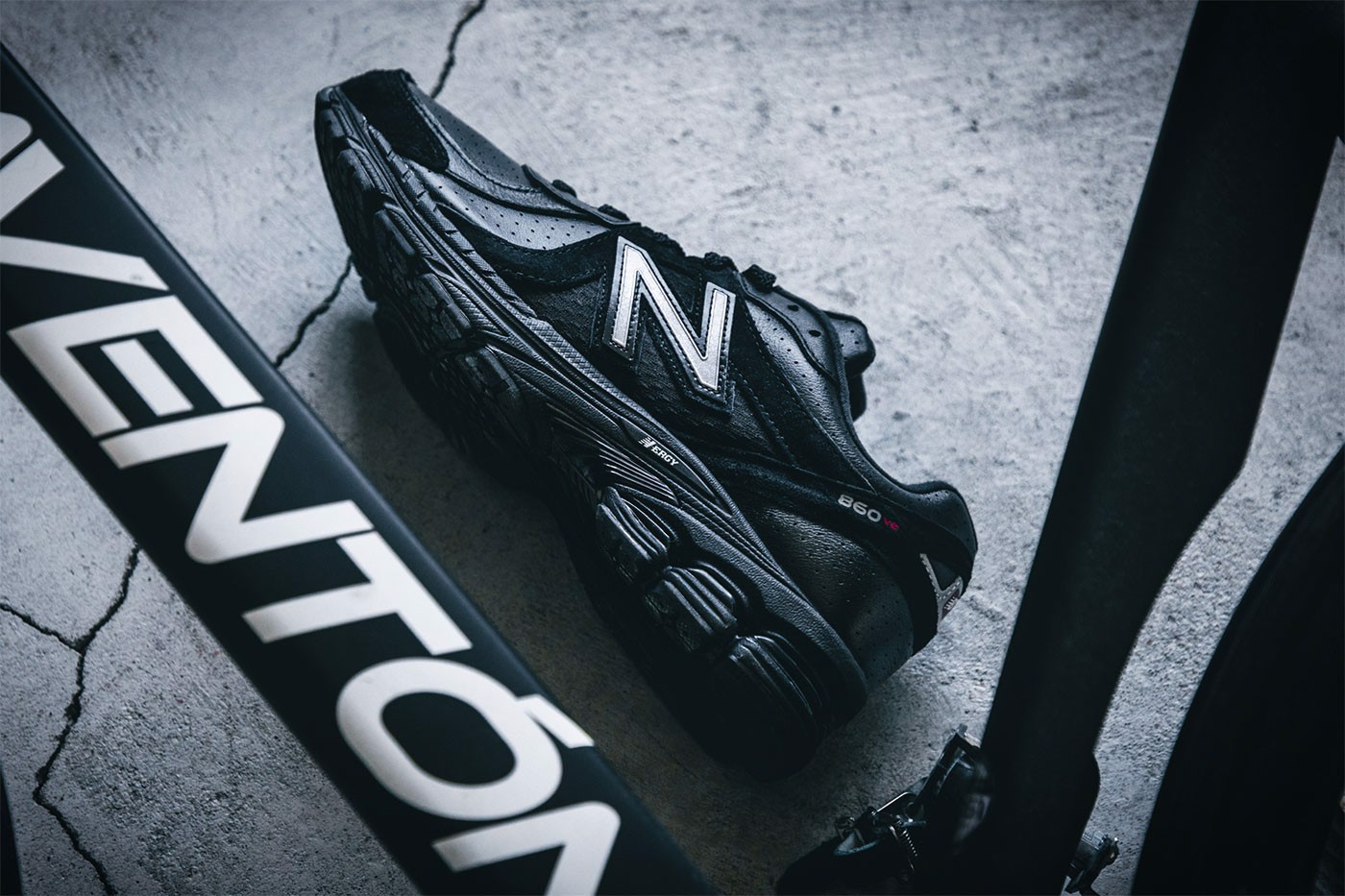 hinh-anh-chinh-thuc-cua-phien-ban-thisisneverthat-x-new-balance-860-v2