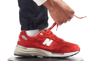Alternative view of Giày New Balance Kith x 992 'Kithmas Collection Team Red' M992KR