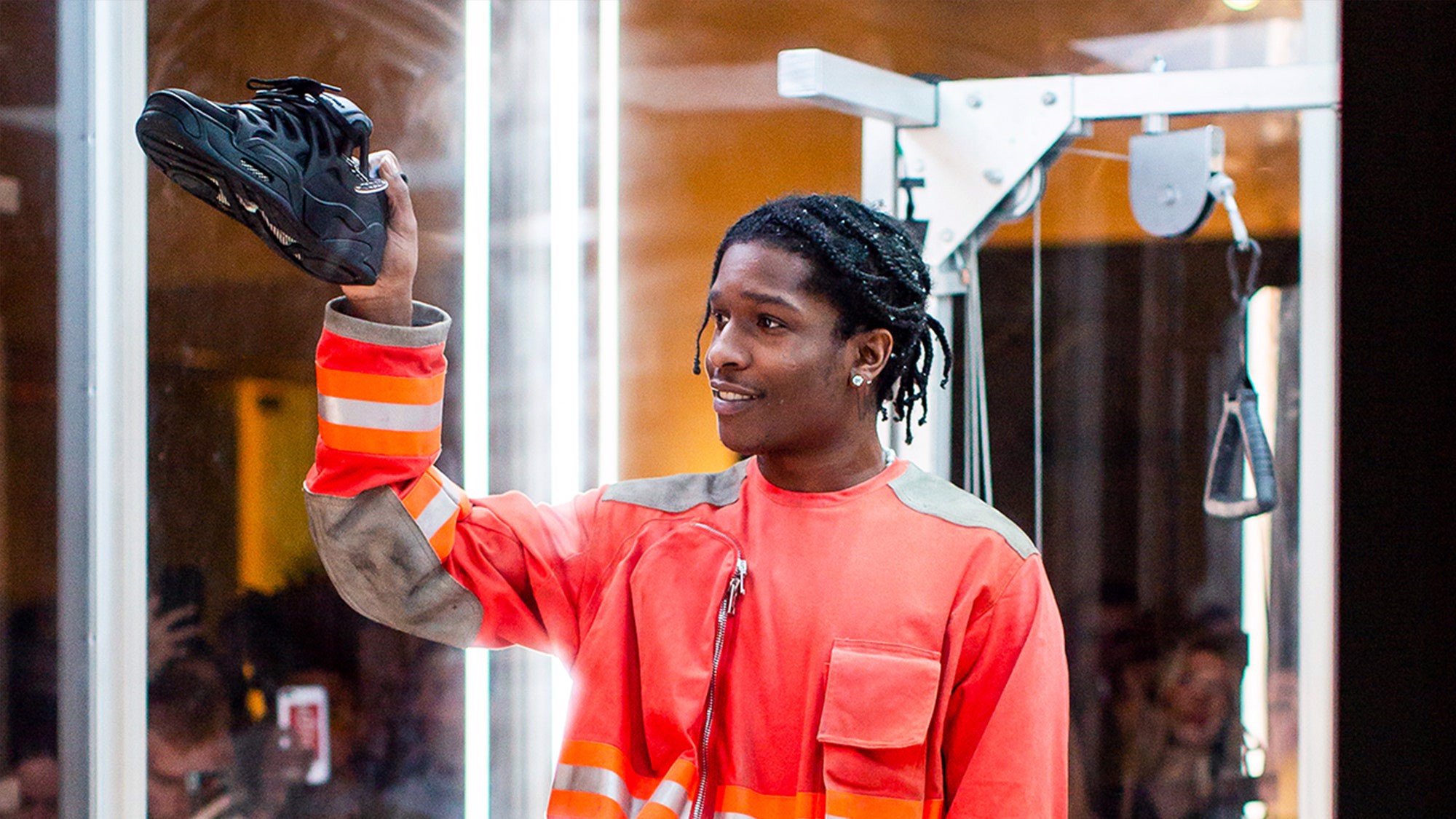 Hình ảnh đầu tiên của phiên bản Prada x adidas Originals Forum Low "Triple Black" Hinh anh 1: Hinh anh dau tien cua phien ban Prada x adidas Originals Forum Low "Triple Black"