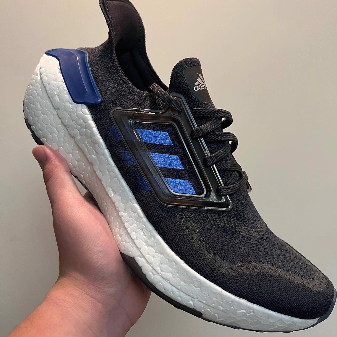 nhung-hinh-anh-dau-tien-cua-phien-ban-adidas-ultraboost-23