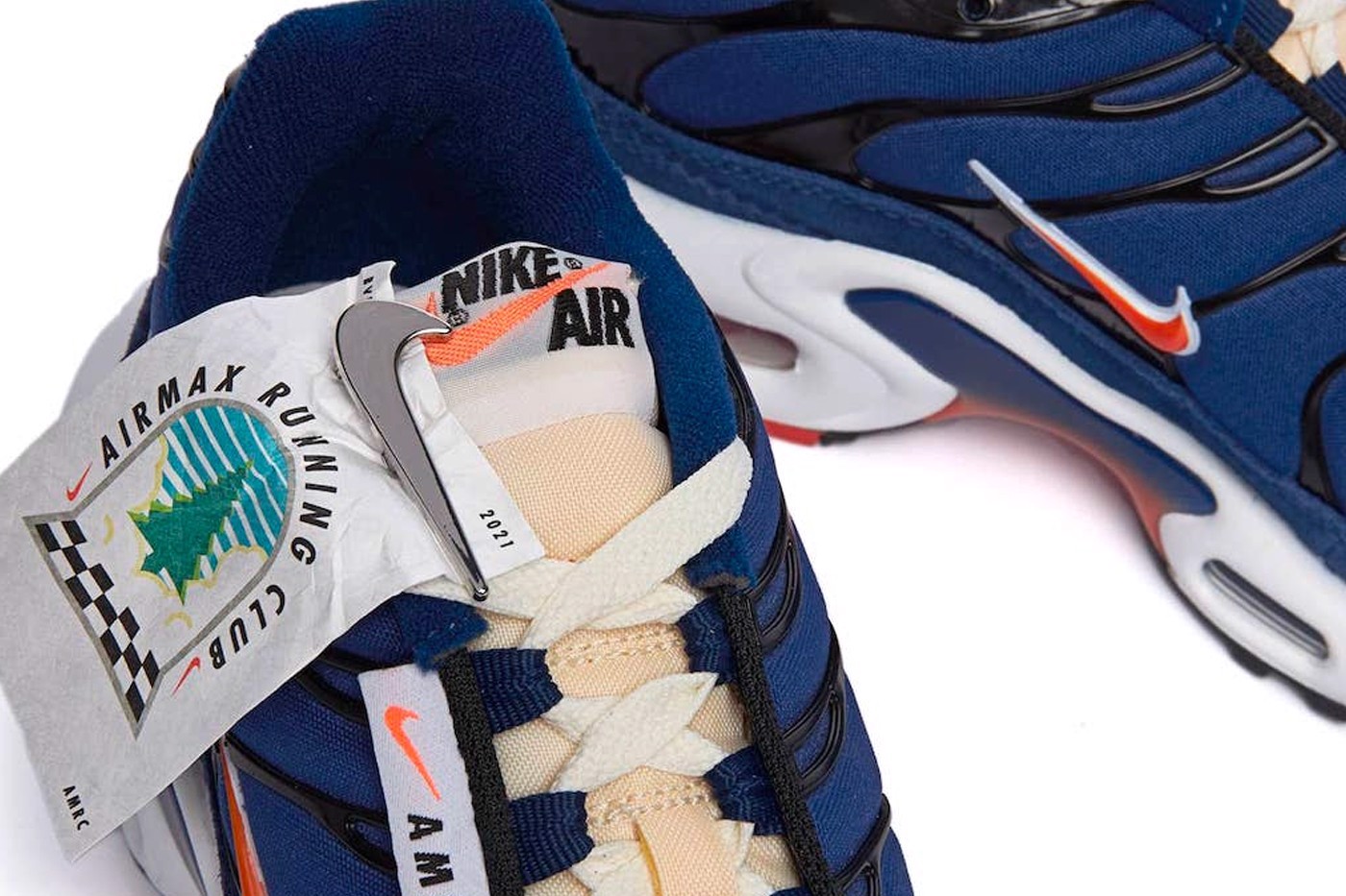 nike-phat-trien-hai-bien-the-retro-moi-cua-air-max-plus-se