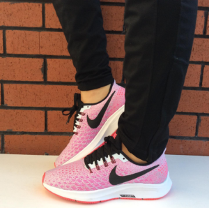 Alternative view of Giày Nike Wmns Air Zoom Pegasus 35 'Hyper Pink' 942855-406