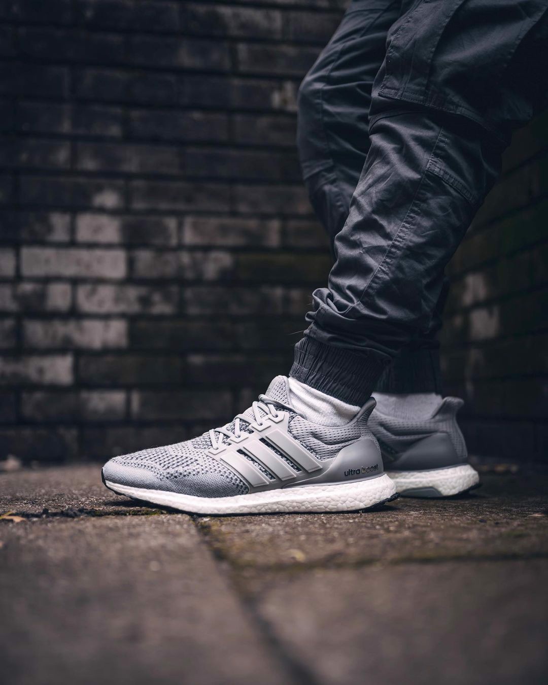 Hinh anh 1: Ultraboost 1.0 tro lai coi nguon voi phoi mau xam kinh dien