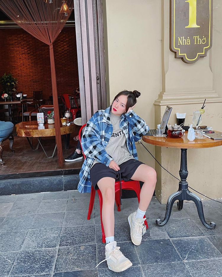 top-5-sao-nu-vbiz-so-huu-nhung-bo-suu-tap-sneakers-co-gia-tri-khung