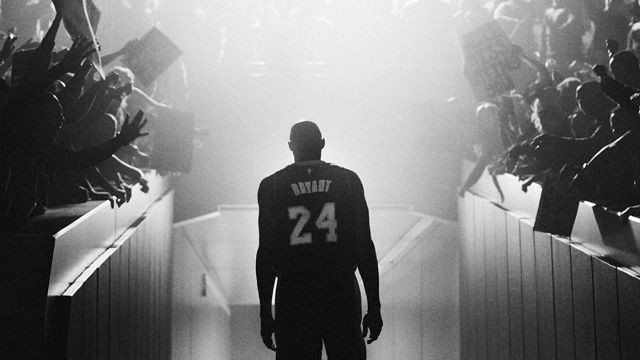 Nhìn lại BST trong tuần lễ "Mamba" và 1 phút tri ân cho cố huyền thoại Kobe Bryant Hinh anh 1: Nhin lai BST trong tuan le "Mamba" va 1 phut tri an cho co huyen thoai Kobe Bryant