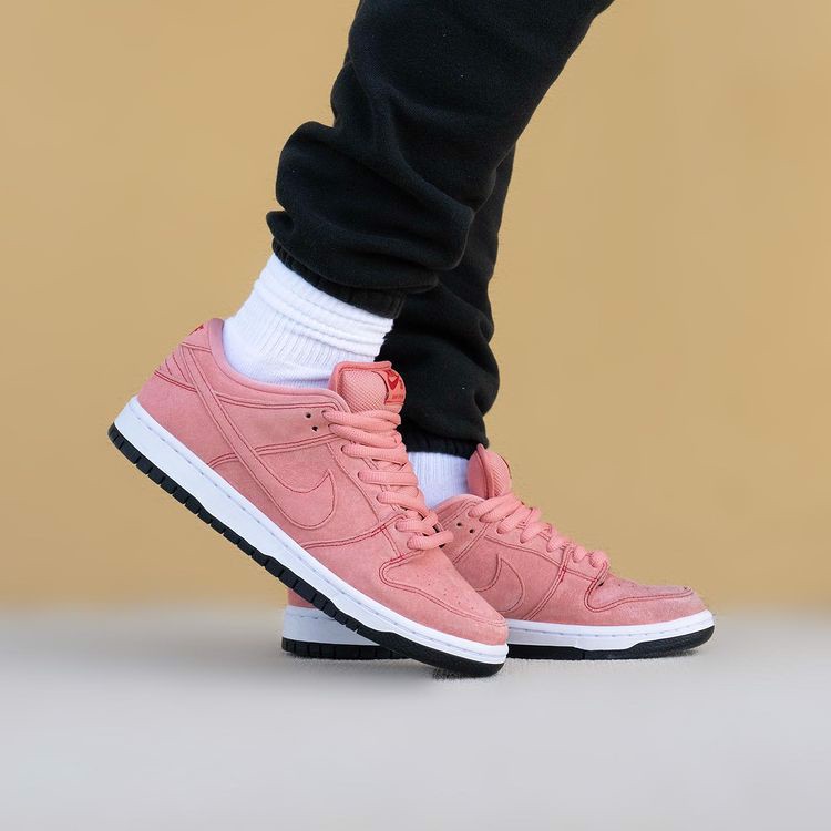 Nike SB Dunk Low ‘Pink Pig’ - đôi giày trượt hồng lồng lộn