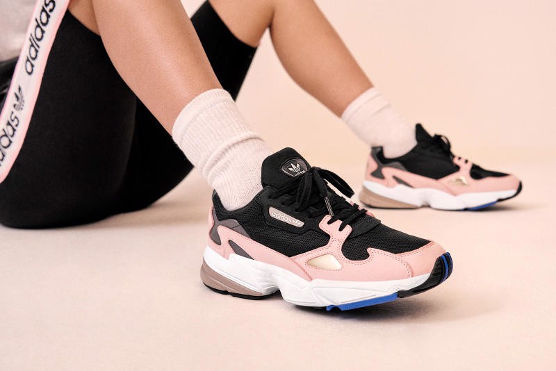 Đôi giày đầu tiên của Adidas Falcon với Kylie làm đại sứ thương hiệu chưa bao giờ hết hot Hinh anh 4: Doi giay dau tien cua Adidas Falcon voi Kylie lam dai su thuong hieu chua bao gio het hot