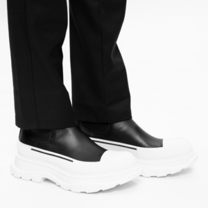 Alternative view of Giày Alexander McQueen Wmns Tread Slick Boot 'Black' 635714-WHZ61-1071