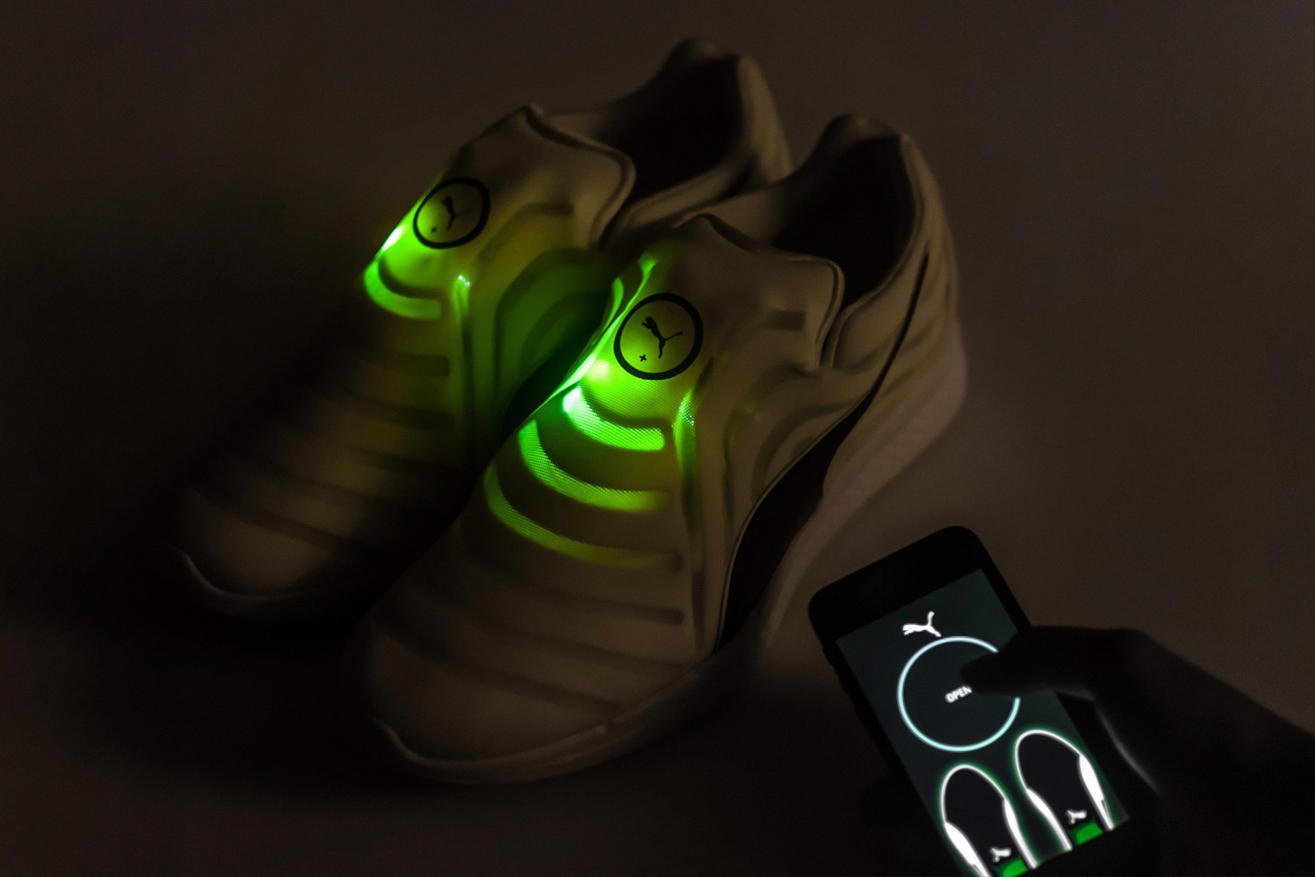 top-nhung-doi-sneakers-tu-that-day-ban-khong-the-bo-qua