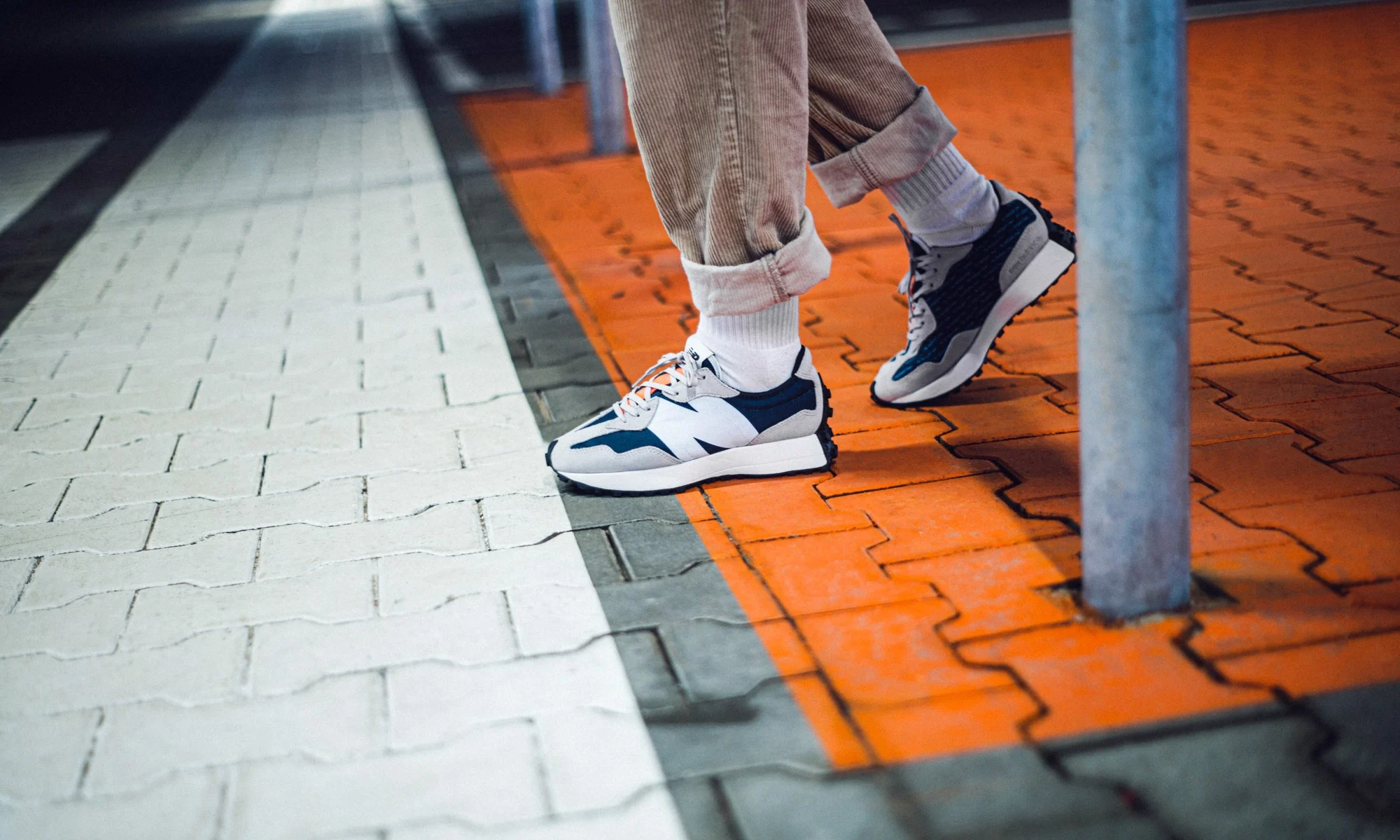 cap-doi-moi-nhat-cua-new-balance-327-su-lua-chon-thong-minh