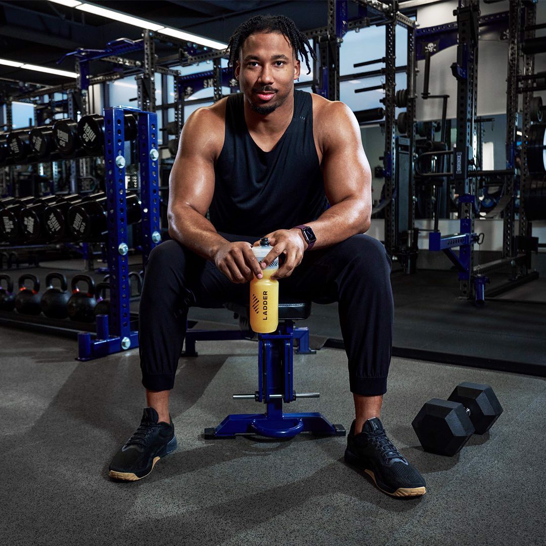 reebok-cong-bo-thoa-thuan-hopj-tac-dai-han-cung-voi-myles-garrett