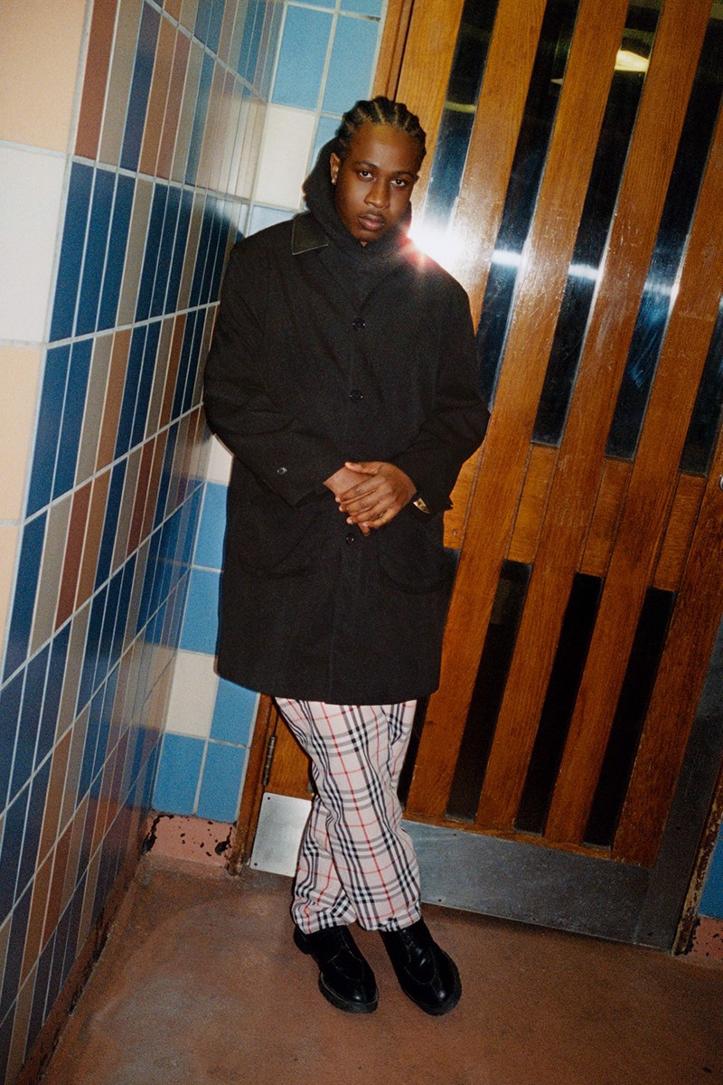 hinh-anh-chinh-thuc-ve-bo-suu-tap-supreme-x-burberry-spring-2022