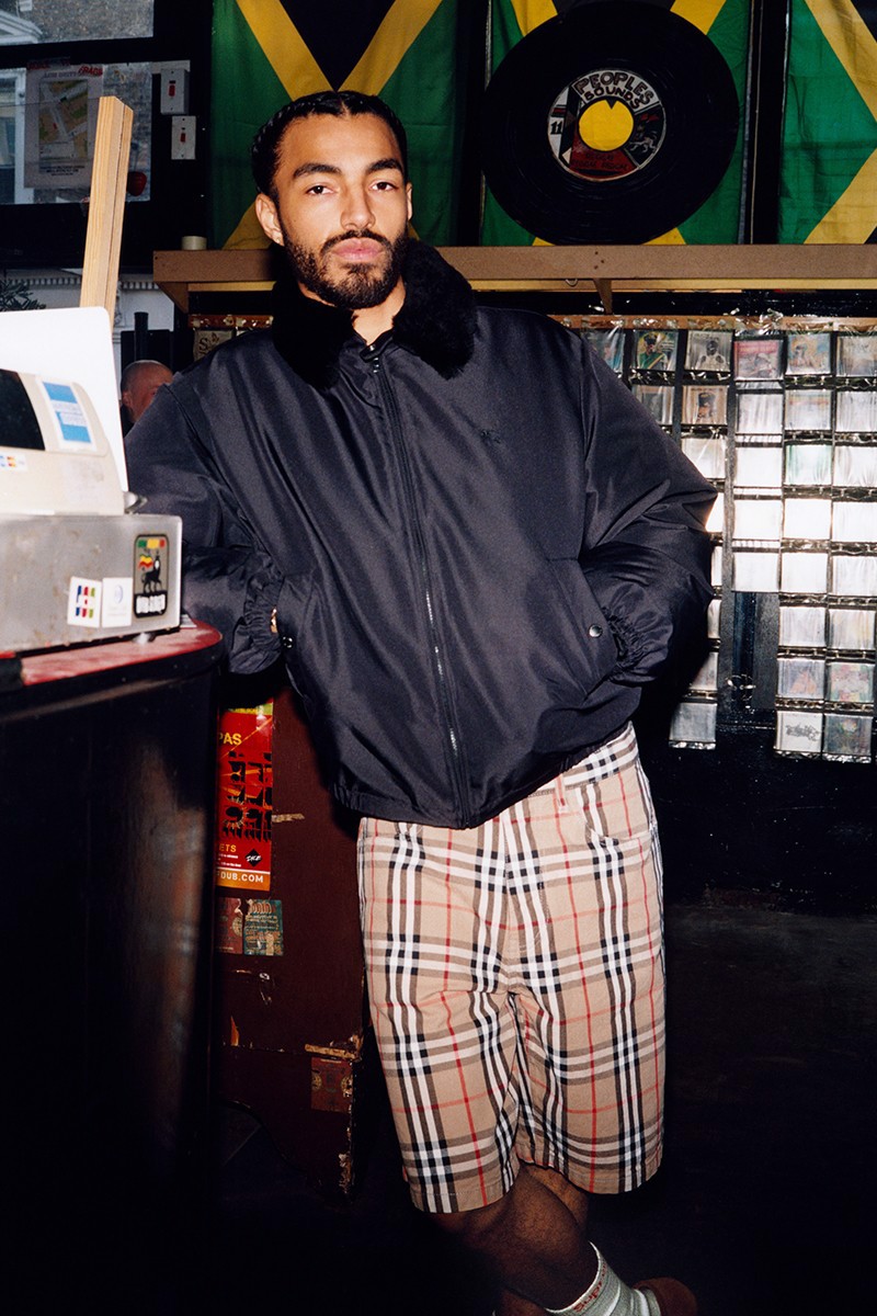 hinh-anh-chinh-thuc-ve-bo-suu-tap-supreme-x-burberry-spring-2022