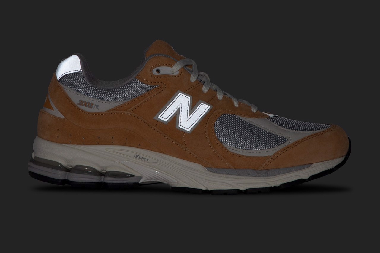 new-balance-2002r-tro-nen-lot-xac-trong-phoi-mau-sweet-caramel-moi