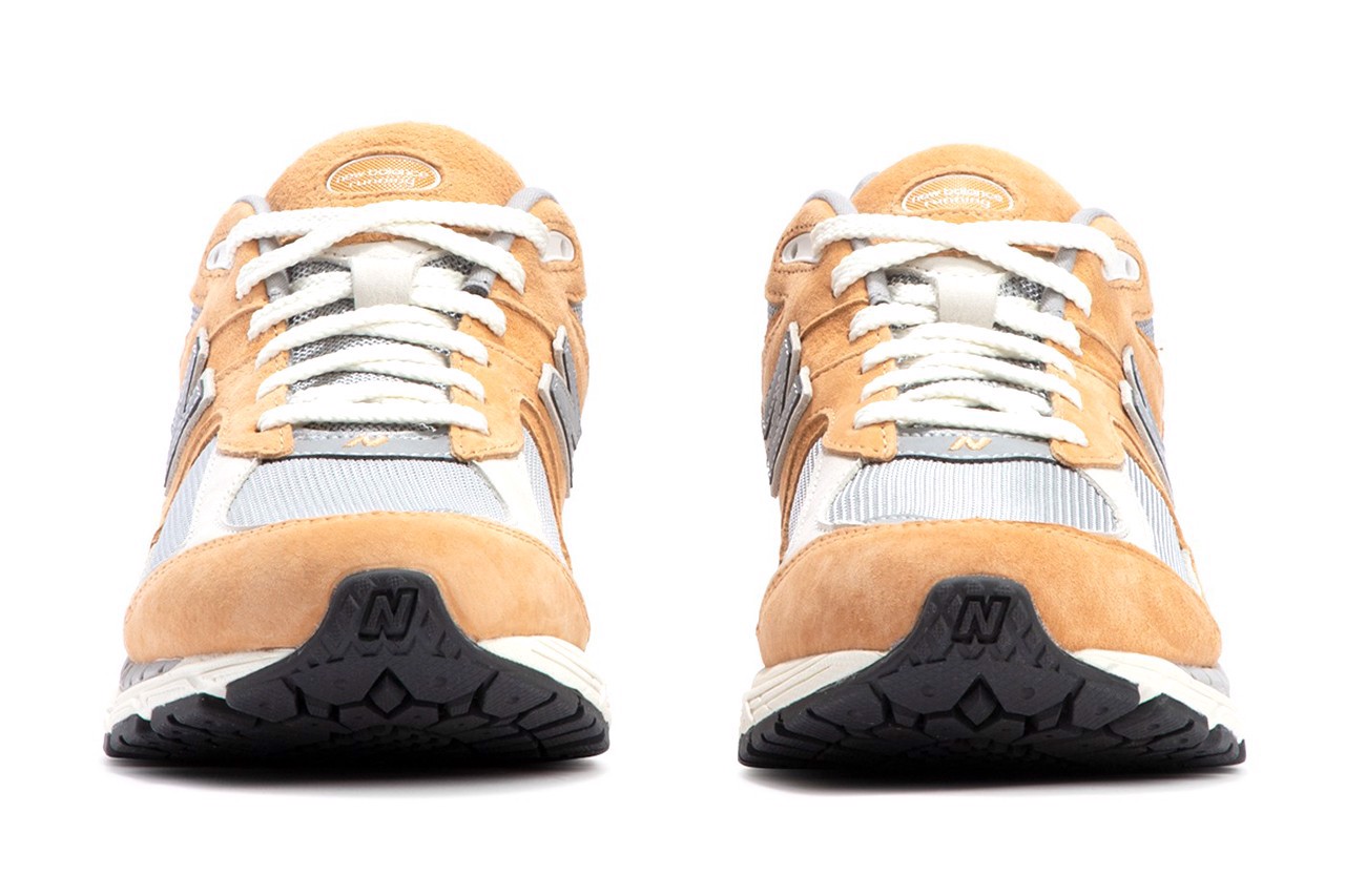 new-balance-2002r-tro-nen-lot-xac-trong-phoi-mau-sweet-caramel-moi