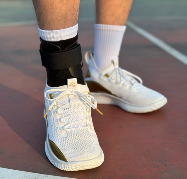 Giày Under Armour Curry Flow 8 Gold Blooded 3024456-102 - Ảnh 3