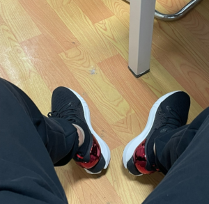 Giay Under Armour HOVR Phantom 'Black Red' 3025351-001