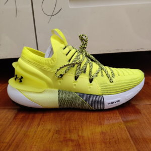 Giay Under Armour HOVR Phantom 3 'Yellow Ray' 3025516-300