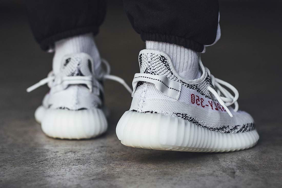 adidas-yeezy-boost-350-v2-zebra-co-dang-mua-hay-khong-dieu-ban-can-bi