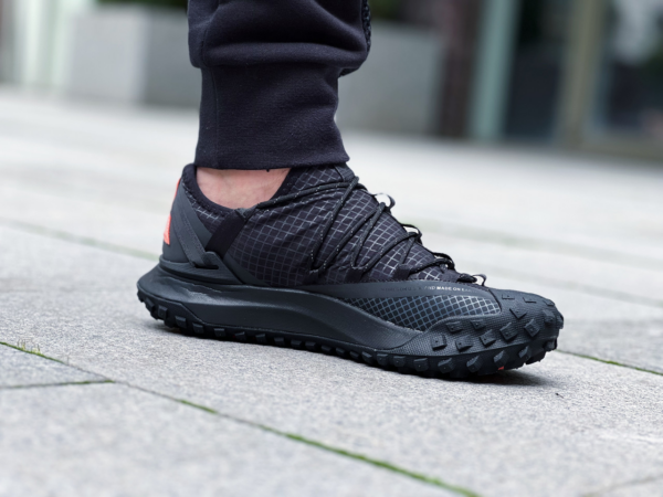 Giày Nike ACG Mountain Fly Low Anthracite DA5424-001 - Ảnh 2