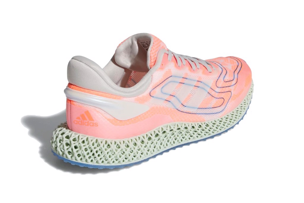 adidas 4D Run 1.0 xuất hiện thêm một phiên bản phối màu "Signal Coral" mới