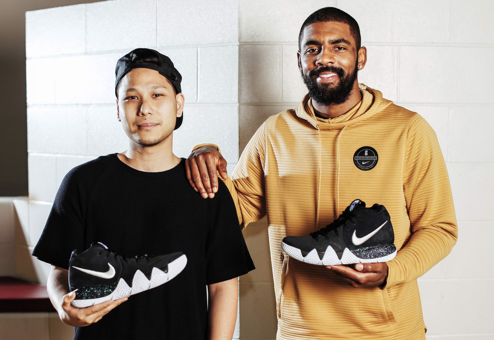 Kyrie 4 nổi bật với sự tham gia của chuyên gia thiết kế cao cấp Benjamin Nethongkome