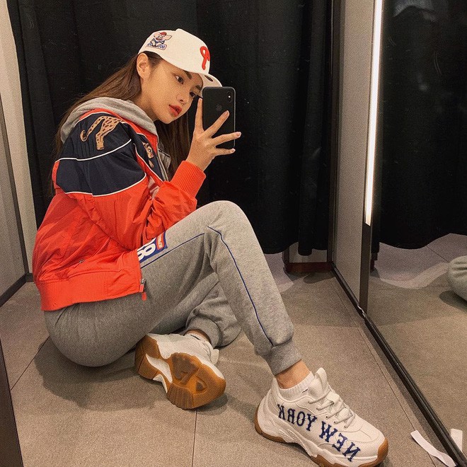 Tất tần tật các tip phối đồ cùng với giày MLB cho các cô nàng 2021 Hinh anh 13: Tat tan tat cac tip phoi do cung voi giay MLB cho cac co nang 2021