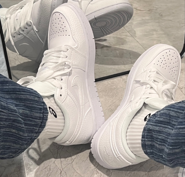 Giày Nike Air Jordan 1 Low 'All White' 553560-130 - Ảnh 3