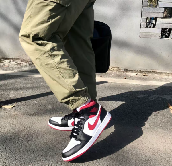 Giày Nike Air Jordan 1 Mid 'Metallic Red' 554724-122 - Ảnh 6