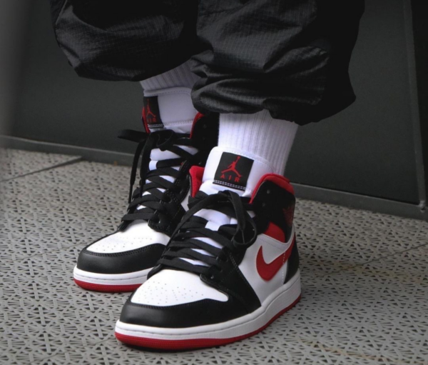 Giày Nike Air Jordan 1 Mid 'Metallic Red' 554724-122 - Ảnh 9