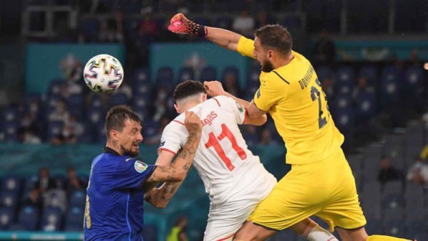 euro-2020-bung-no-cuoc-chien-thuong-hieu-phia-ngoai-san-co