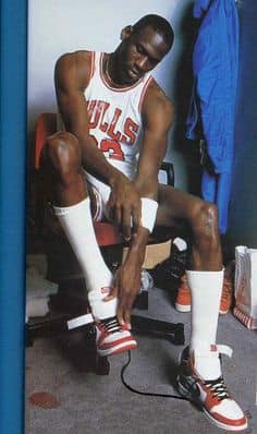 Air Jordan 1 Chicago Injury Strap - phiên bản chưa từng được kể Hinh anh 3: Air Jordan 1 Chicago Injury Strap - phien ban chua tung duoc ke