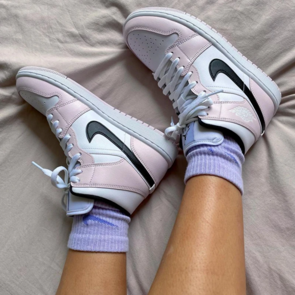 Giày Nike Wmns Air Jordan 1 Mid 'Barely Rose' BQ6472-500 - Ảnh 2