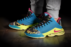 Giay Nike LeBron 19 Low 'LeBronival' DM1058-500