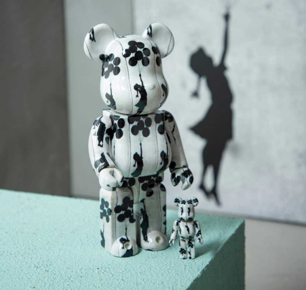 Mô Hình Bearbrick Banksy Flying Balloons Girl - Ảnh 4