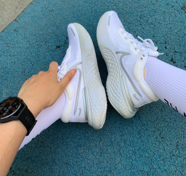 Giày Nike Wmns ZoomX Invincible Run Flyknit 'White Metallic Silver' CT2229-101 - Ảnh 2