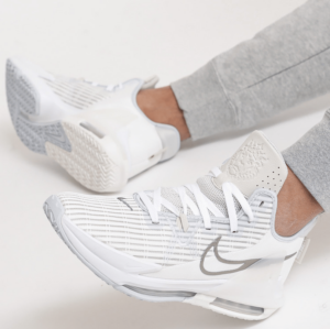 Giay Nike LeBron Witness 6 'White Metallic Pewter' CZ4052-102