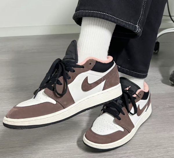 Giày Nike Air Jordan 1 Low SE GS 'Light Chocolate' DM0589-200 - Ảnh 6
