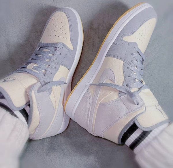 Giày Nike Air Jordan 1 Mid 'Coconut Milk Particle Grey' DN4281-100 - Ảnh 7