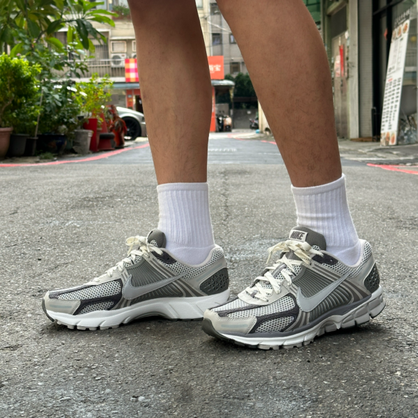 Giay Nike Zoom Vomero 5 PRM 'Light Iron Ore' FD0791-012
