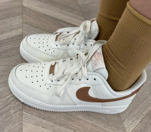 Giày Nike Wmns Air Force 1 '07 Sail Metallic 'Red Bronze' DD8959-109 - Ảnh 5