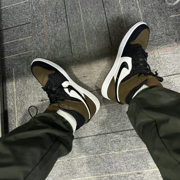 Giay Nike Air Jordan 1 Mid 'Olive Toe' DV0427-301