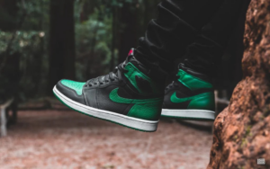 Alternative view of Giày Nike Air Jordan 1 Retro High 'Pine Green Black' 2.0 555088-030
