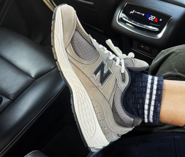 Giày New Balance 2002R 'Warm Alpaca' M2002RAW - Ảnh 2