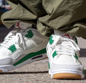 Giay Nike Air Jordan 4 Retro 'Pine Green' DR5415-103